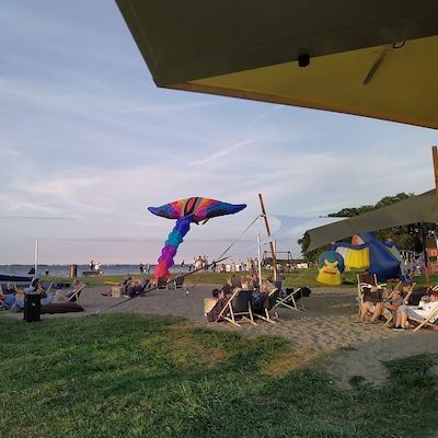 Show-Kites-Tour mit Lounge am Strand