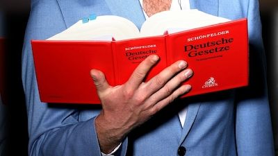 Am achten Tag schuf Gott den Rechtsanwalt