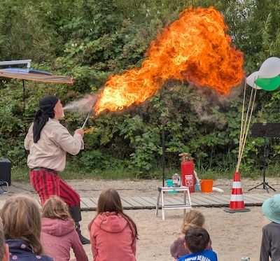 Kinder-Piratenshow am Strand
