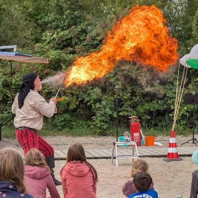 Kinder-Piratenshow am Strand