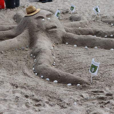 Sandburgenwettbewerb am Wohlenberger Strand